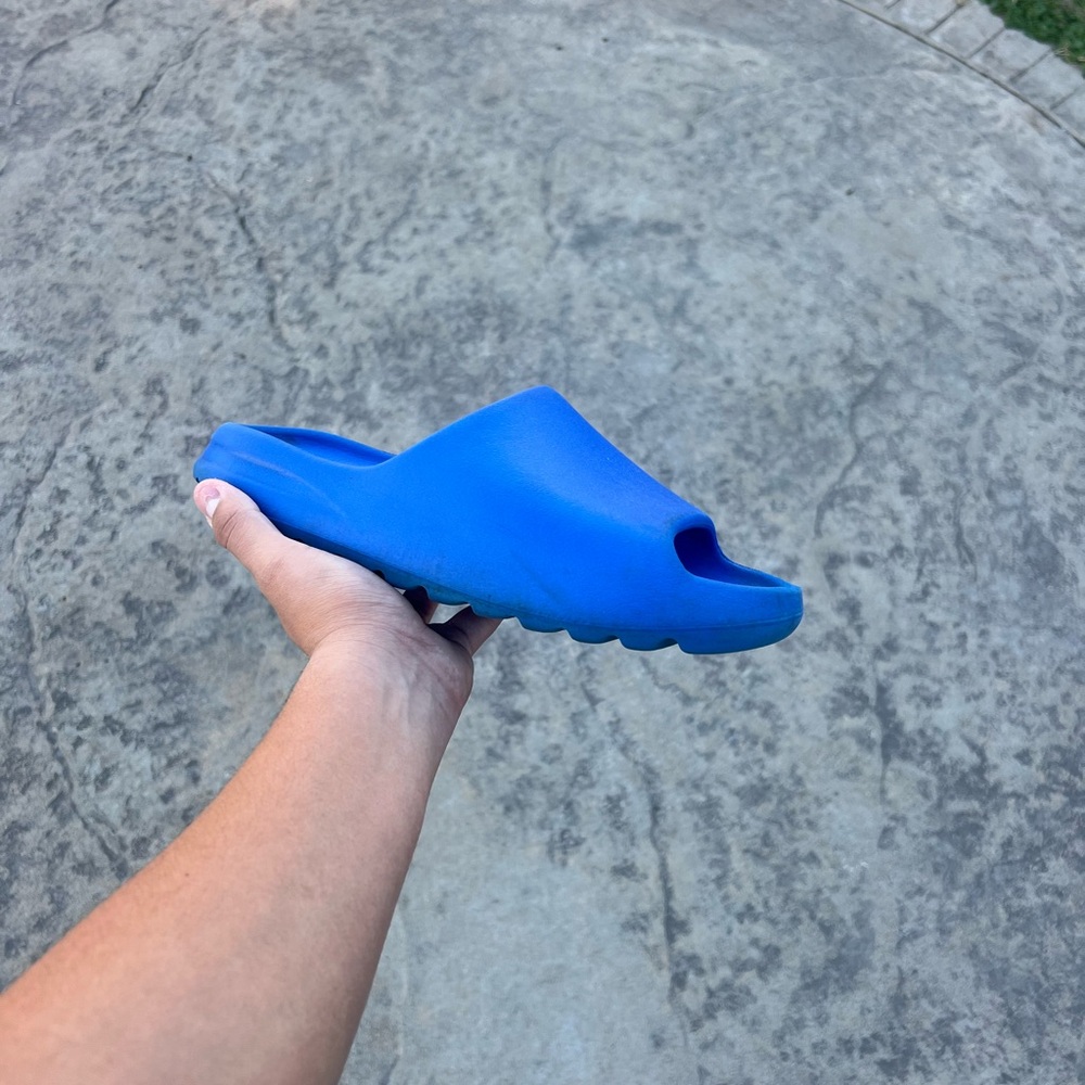 Yeezy Slides “Azure” Colorway